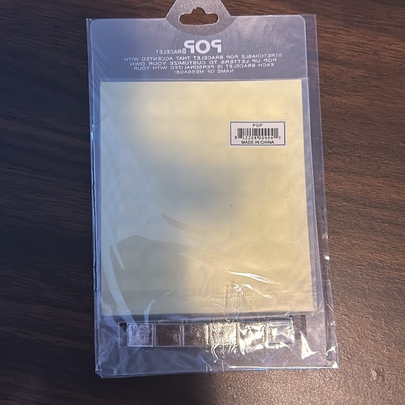 Pop bracelet customizable with letters, numbers and emojis - Picture 4 of 5